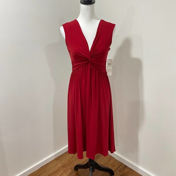 Maggy London Dresses & Skirts - NWT Maggy London size 8 red dress